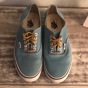 Vans Low Canvas Sneaker
